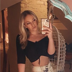 Meet your Posher, Alyssa